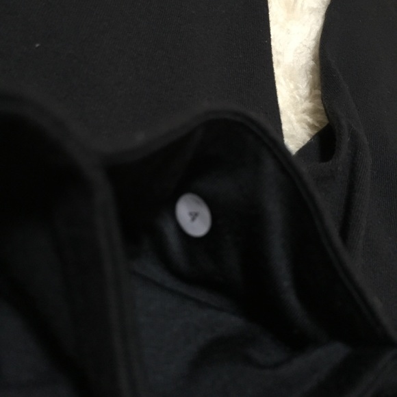 *SOLD* Lululemon Reversible Wunder Under Crop - Picture 4 of 8